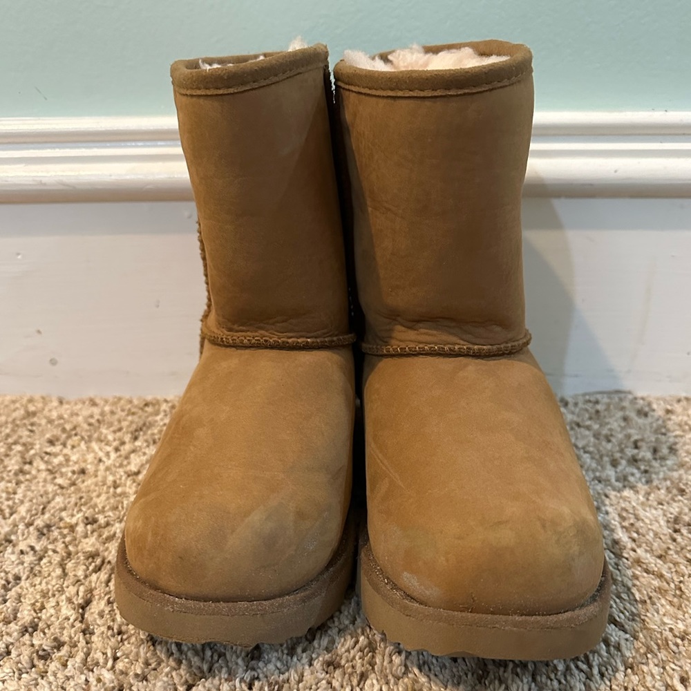 UGG boot youth size 3